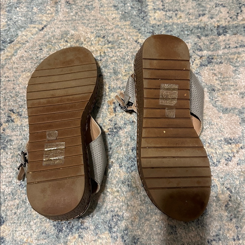 Journee Collection Gray Sandals - Picture 5 of 5